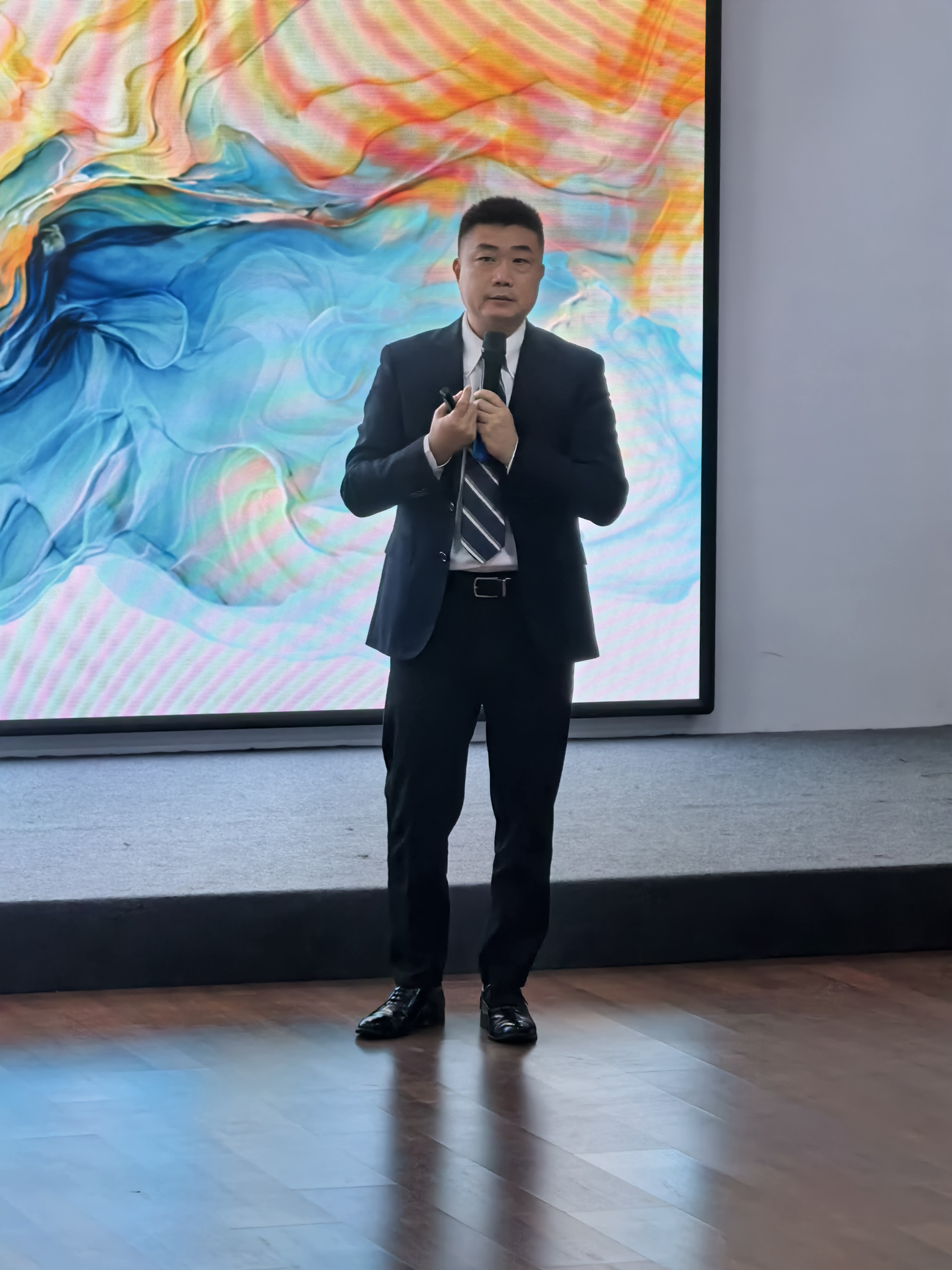 張總.jpg 張總.jpg